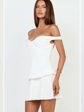 NWT Showpo IZARA Off White Off-Shoulder Pleated Mini Dress size 4